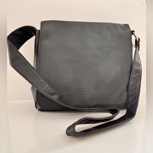 Vintage Perry Ellis America black Faux Leather messenger Bag